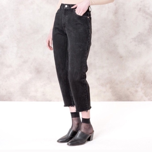 Vintage High Waist Frayed Hem Levi’s-Black (XXS-M) - Picture 2 of 4